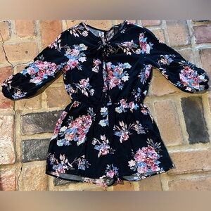 Justify Size M/M Black & Floral Print Romper
